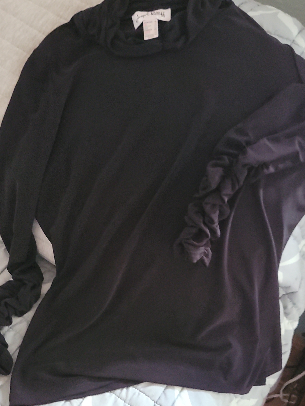 Beautiful Joseph Black Long-Sleeve Top with Ruched Sleeves